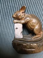 Bronsje C.Bailly muis aan kaas, Ophalen of Verzenden