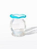 Vaasje, helder met turquoise glas, met 'opalescent' randje, Verzenden