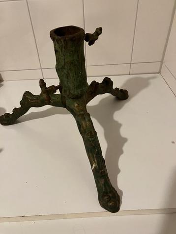 Antieke  kerstboom stander  beschikbaar voor biedingen