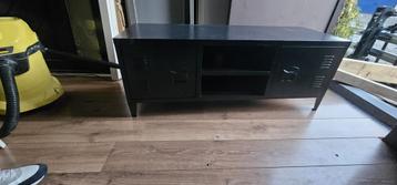 Metalen zwarte tv kast