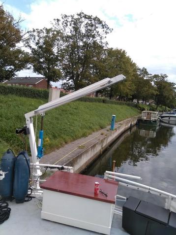Dekkraan, halve ton.  beschikbaar voor biedingen
