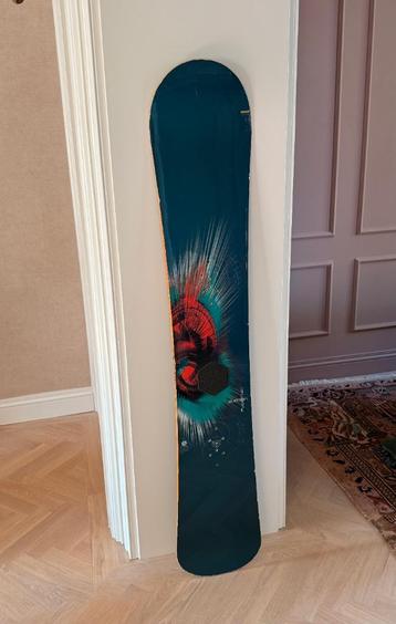 Snowboard + tas  beschikbaar voor biedingen