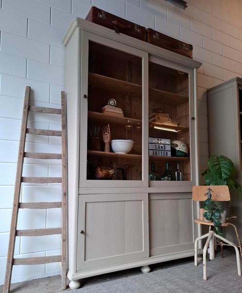 Vintage/Antieke zandkleurige winkelkast, Brocante buffetkast, Huis en Inrichting, Kasten | Buffetkasten, Zo goed als nieuw, 200 cm of meer