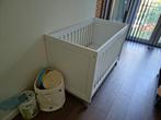 Baby bed en commode, Kinderen en Baby's, Kinderkamer | Bedden, Gebruikt, 70 tot 85 cm, Ophalen of Verzenden, Lattenbodem
