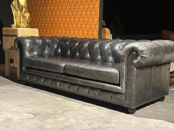Stoere Vintage Chesterfield 3 zits Bank  beschikbaar voor biedingen