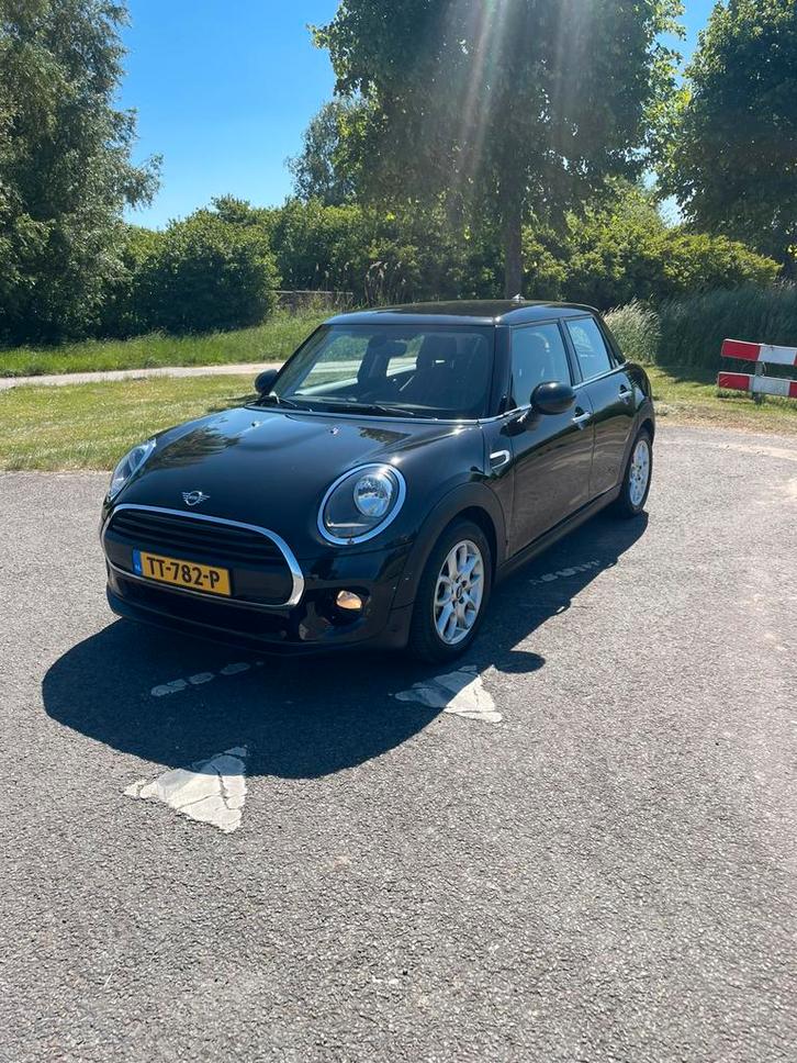 Mini 5-deurs (f55) 1.5 102pk 2018 Zwart, Auto's, Mini, Particulier, Benzine, Euro 6, Hatchback, Handgeschakeld, Origineel Nederlands