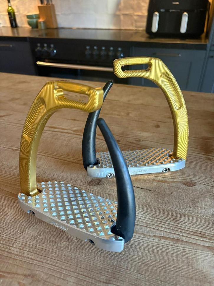 Jin Stirrup Air veiligheidsbeugels, Dieren en Toebehoren, Paarden en Pony's | Hoofdstellen en Tuigage, Zo goed als nieuw, Dressuur