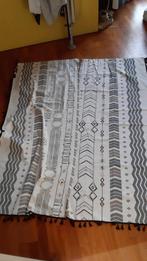 2 doeken gordijn in 2-en geknipt lappen stof Wit-zwart-goud, Hobby en Vrije tijd, Stoffen en Lappen, Gebruikt, 120 cm of meer