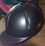 Horka, red horse kunststof cap. Maat 48 - 52 cm verstelbaar., Dieren en Toebehoren, Ophalen of Verzenden, Zo goed als nieuw, Cap