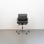 1 Vitra Eames Ea 217 Licht Grijs Leer chroom, Huis en Inrichting, Ergonomisch, Zo goed als nieuw, Bureaustoel