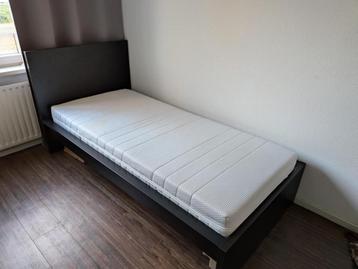 Ikea MALM bedframe with mattress and mattress protector - afbeelding 3