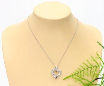 Prachtige zilveren plated halsketting met strass hart pendan beschikbaar voor biedingen