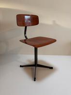 Vintage industriële schoolstoel jaren 60 – plywood & metaal, Huis en Inrichting, Stoelen, Gebruikt, Bruin, Vintage, Ophalen of Verzenden