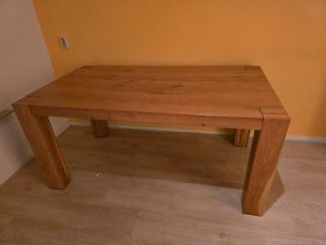 Massief eiken eettafel beschikbaar voor biedingen