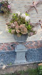 Hortensia’s in betonnen sierpot, Tuin en Terras, Ophalen, Zo goed als nieuw