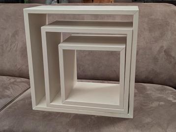 Woood Furniture Wandkubussen set van 3  beschikbaar voor biedingen