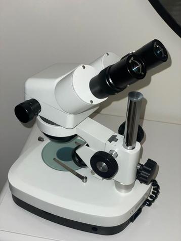Microscoop met boven- en onderverlichting – in goede staat beschikbaar voor biedingen