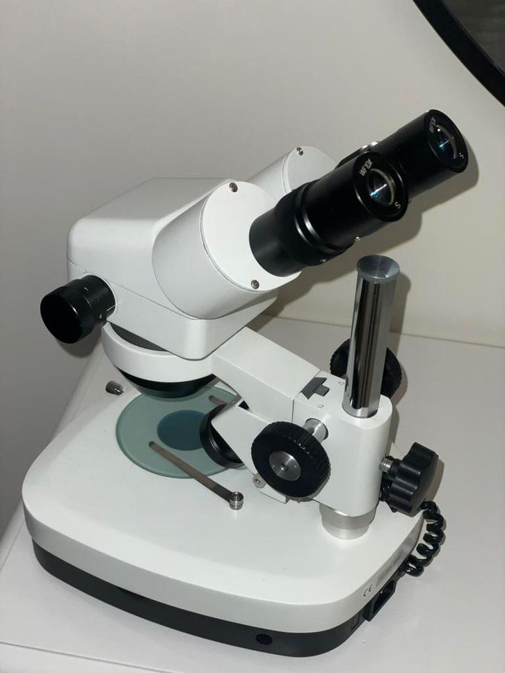 Microscoop met boven- en onderverlichting – in goede staat, Audio, Tv en Foto, Optische apparatuur | Microscopen, Zo goed als nieuw