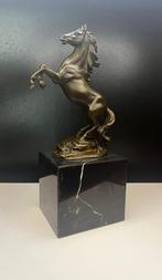 Bronzen beeld van stijgerend paard., Verzenden