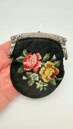 Antiek Hollands geborduurd beursje met zilveren beugel: 1832, Antiek en Kunst, Ophalen of Verzenden, Zilver