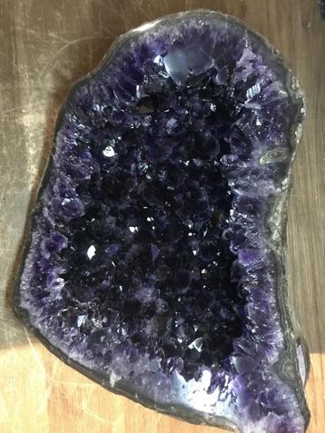Amethist cluster (59) 13,75 kg, 37x30x18 cm diep paars beschikbaar voor biedingen