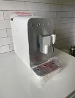 Smeg BCC12WHMEU Koffiemachine – Nieuw in doos – Wit, Verzenden, Nieuw, Koffiemachine