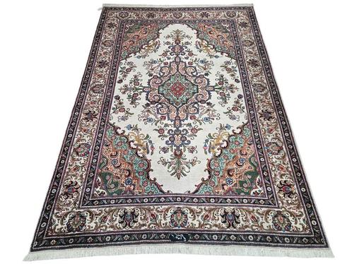 Handmade Persian wool Tabriz carpet medallion 223x333cm, Huis en Inrichting, Stoffering | Tapijten en Kleden, Zo goed als nieuw