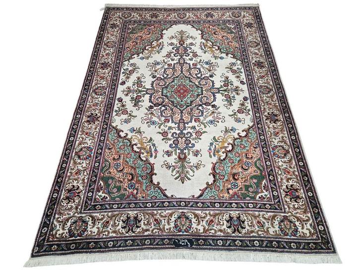 Handmade Persian wool Tabriz carpet medallion 223x333cm, Huis en Inrichting, Stoffering | Tapijten en Kleden, Zo goed als nieuw
