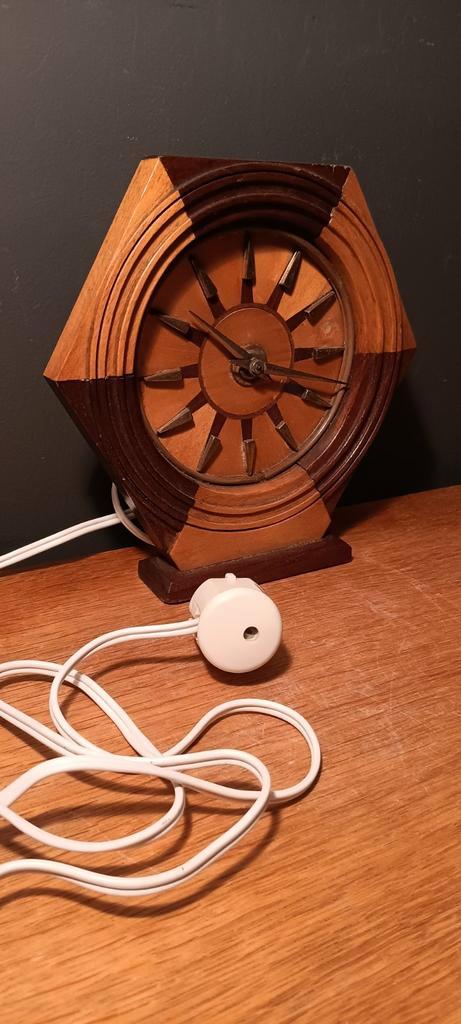 Amsterdamse School, elec. klokje, loopt, retrolook, Antiek en Kunst, Antiek | Klokken, Ophalen of Verzenden