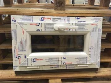 Kunststof kiep kozijn 60 x 32 cm wit RAL 9016 beschikbaar voor biedingen