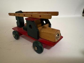 houten speelgoed brandweerwagen beschikbaar voor biedingen