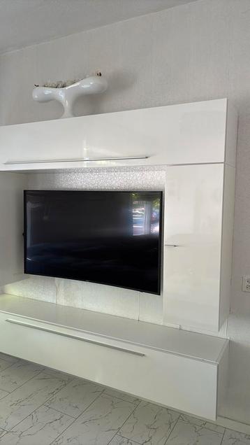 Hooglans tv meubel te koop. 