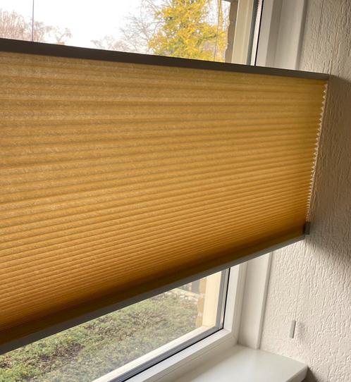Plissé Okergeel 138 (B) x 52 (H) Top-down _ Bottum-up, Huis en Inrichting, Stoffering | Gordijnen en Lamellen, Zo goed als nieuw