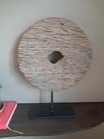 Houten object op voet. Oud karrewiel., Ophalen, Gebruikt