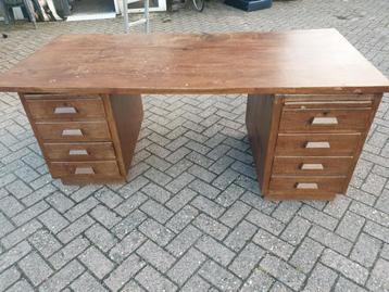 Vintage Houten Bureau met Lades beschikbaar voor biedingen