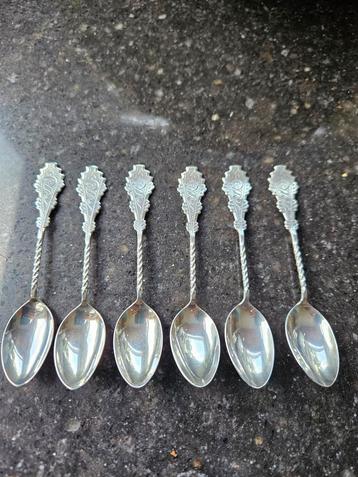 6 oude zilveren lepeltjes beschikbaar voor biedingen