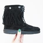 Suede Franje Minnetonka Laarsjes -s17 (Maat 6/39) € 45,-, Zwart, Lage of Enkellaarzen, Ophalen of Verzenden, Zo goed als nieuw