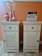 Twee crèmekleurige nachtkastjes met lade en deurtje, Huis en Inrichting, Ophalen, Minder dan 45 cm