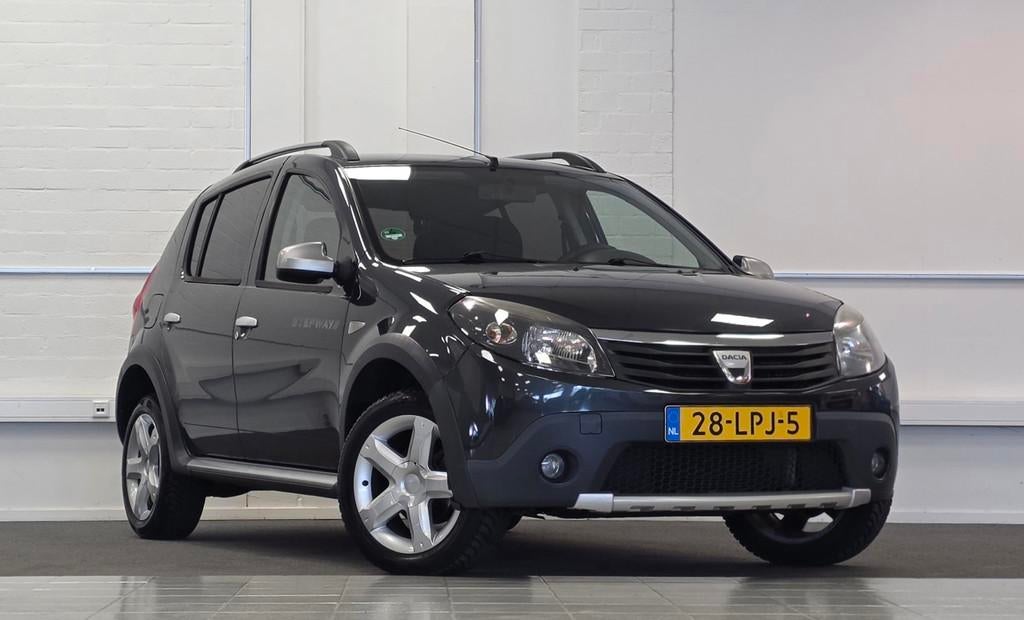 Dacia Sandero 1.6i Stepway Exclusive Trekhaak Airco 3e Eigen, Auto's, Dacia, Zwart, 4 cilinders, 1070 kg, Origineel Nederlands