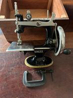 Prachtige Oude SINGER Kindernaaimachine uit jaren 30, Antiek en Kunst, Antiek | Naaimachines, Ophalen of Verzenden