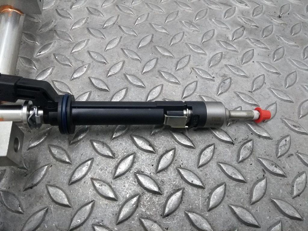 VOLKSWAGEN TOUAREG BRANDSTOF INJECTOR / VERSTUIVER 2015, Ophalen of Verzenden, Gebruikt, Stiba lid