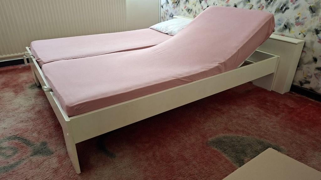 bedombouw incl 2x verstelbare spiraalbodems- matrassen, Tweepersoons, Ophalen of Verzenden, Zo goed als nieuw, 200 cm