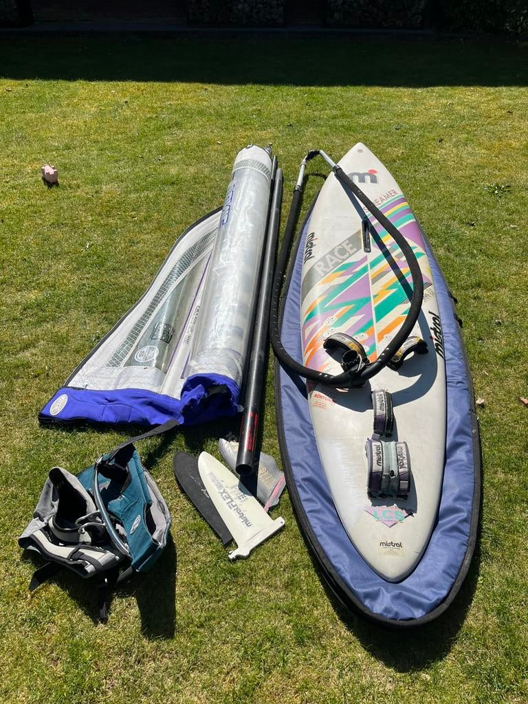 Mistral Screamer Race LCS + North Sails Tonic 7.5, Watersport en Boten, Ophalen, Gebruikt, Plank, 5 tot 7 m²
