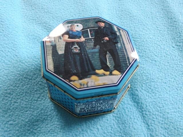 Oud blikje Zeeuwse roomboter babbelaars klederdrachten, Ophalen of Verzenden, Gebruikt, Overige