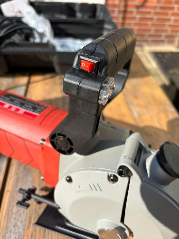 Muurfrees - Krachtige sleuvenzaag voor kabels en leidingen, Doe-het-zelf en Verbouw, Gereedschap | Zaagmachines, Zo goed als nieuw