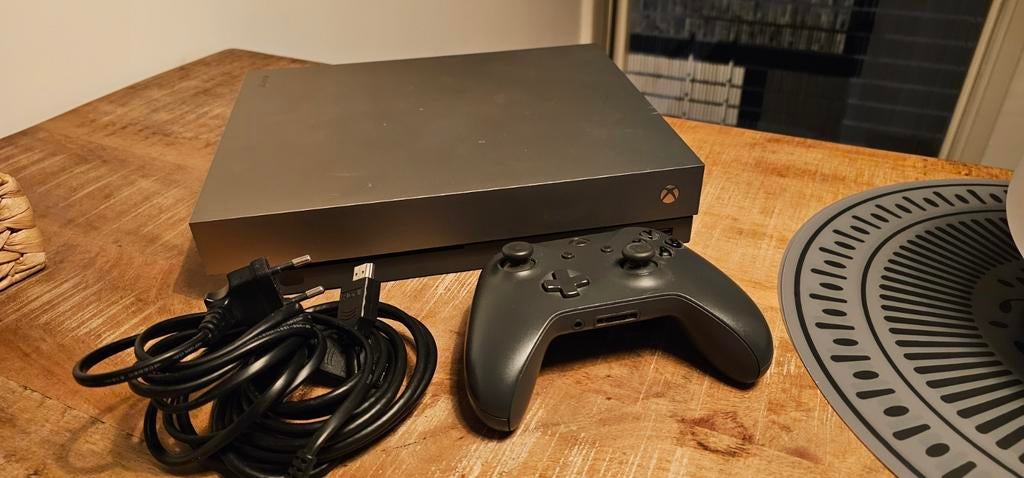 (Verkocht) Xbox one X 1 tb met spellen en controller, Spelcomputers en Games, Spelcomputers | Xbox One, Xbox One, Ophalen of Verzenden