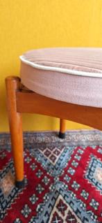 Vintage ronde beuken kruk met nieuwe stoffering van roze rib, Overige kleuren, Vintage, Vintage, Ophalen of Verzenden