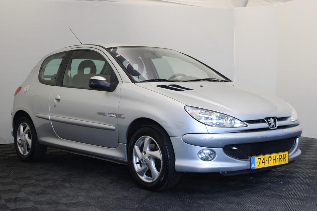 Peugeot 206 1.6-16V Quiksilver (bj 2004), Auto's, Peugeot, Voorwielaandrijving, Stof, Zwart, Bedrijf
