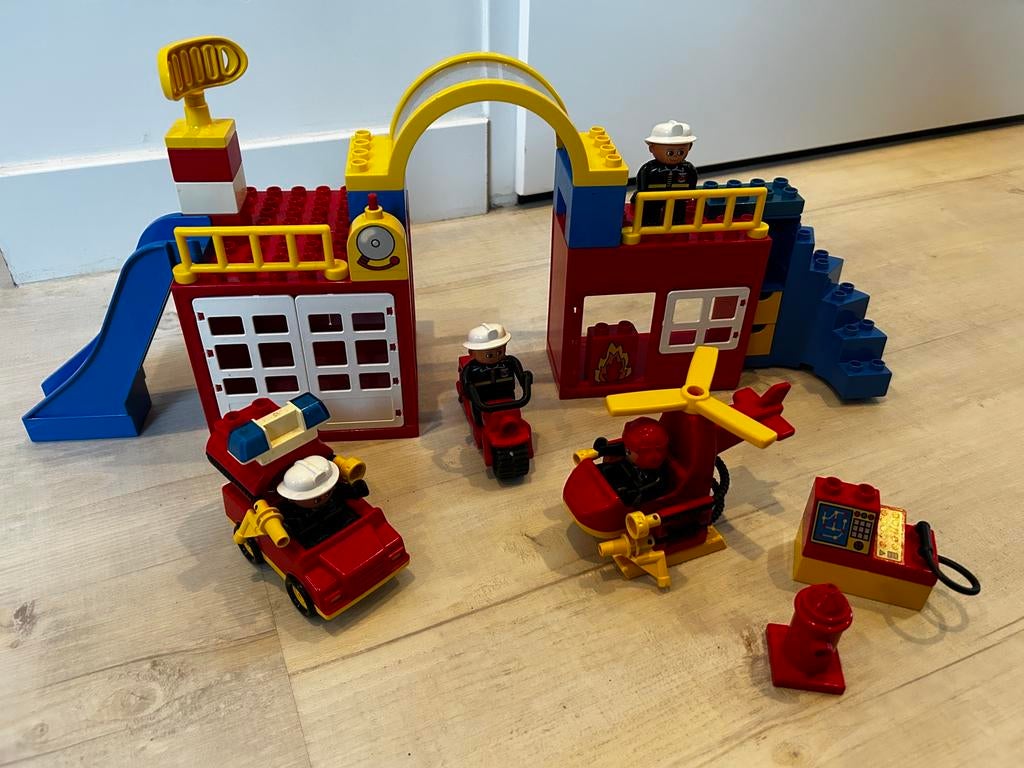 Duplo 2693 Brandweerkazerne, Kinderen en Baby's, Speelgoed | Duplo en Lego, Ophalen of Verzenden, Zo goed als nieuw