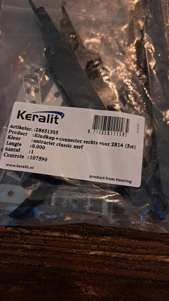 Keralit eindkap met connector 2814 - rechts - 143mm, Doe-het-zelf en Verbouw, Hout en Planken, Nieuw, Plank, Overige houtsoorten